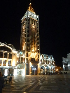 Batumi, Piazza v noci