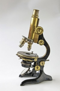 Mikroskop, symbol vedy